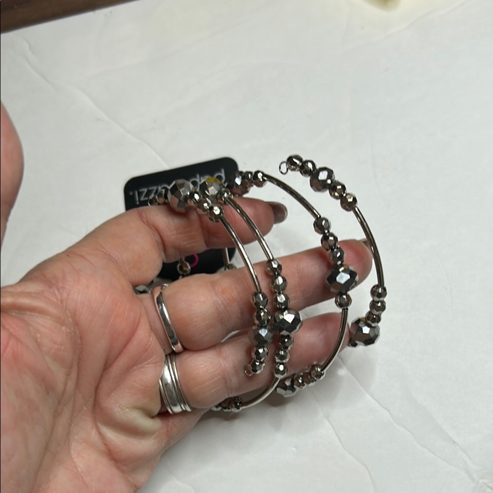 Nwt Paparazzi Silver Beaded Bracelet Showy Shimmer